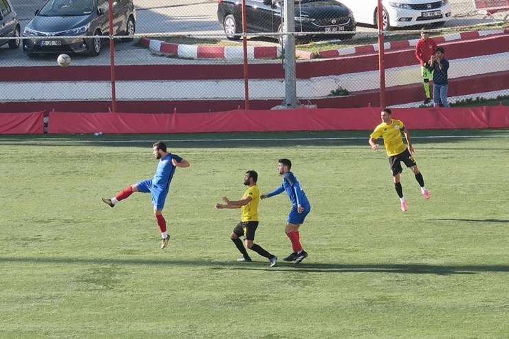 Lider Foça Yoluna Kayıpsız Devam Ediyor