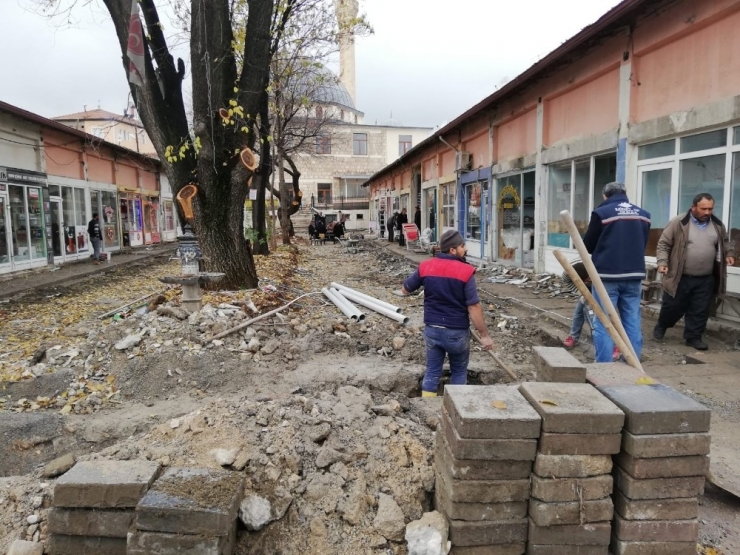 Akçadağ’da Millet Bahçesi Çalışmaları Sürüyor