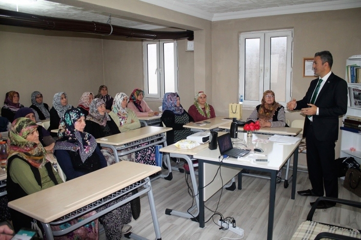 Çiftçi Kadınlara Karpuz Ve Şeftali Yetiştiriciliği Kursu Verildi