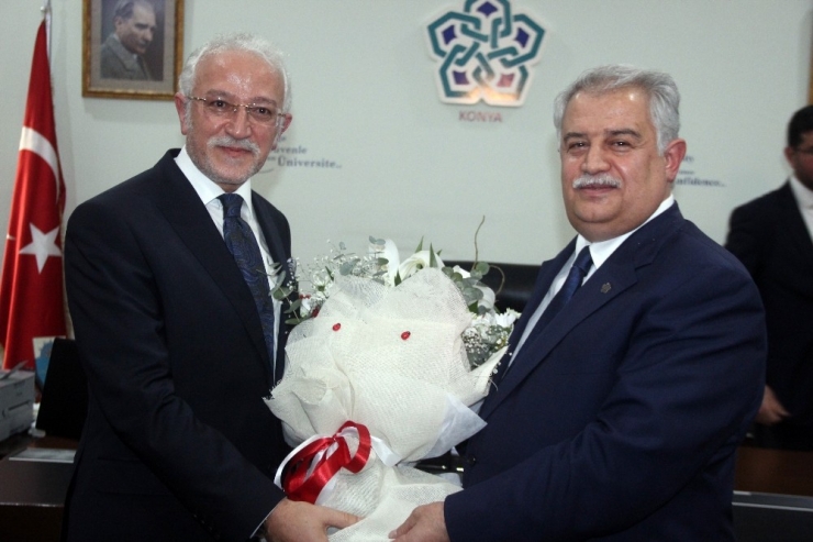 Yeni Rektör Görevine Gözyaşlarıyla Başladı