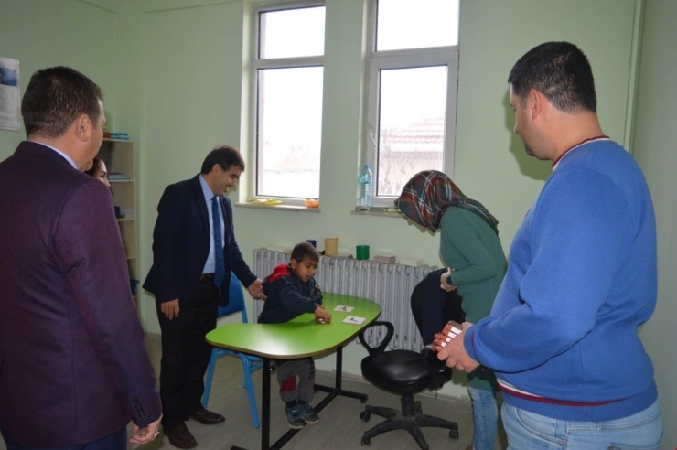 Kaymakam Kaya’dan Özel Eğitim Ve Rehabilitasyon Merkezine Ziyaret