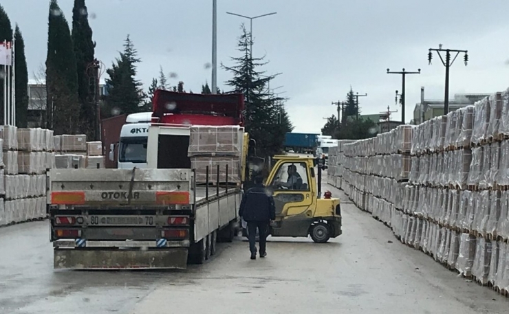 Bilecik’te Osb İçindeki Yola Malzeme Koyan Fabrikalardan Sürücüler Şikâyetçi