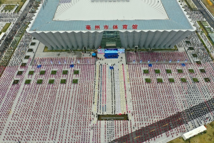 Çin’de 500 Bin Kişi Aynı Anda Kungfu Yoga Yaptı