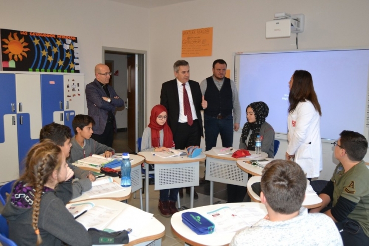 Milli Eğitim Müdürü Yiğit, Okulları Geziyor