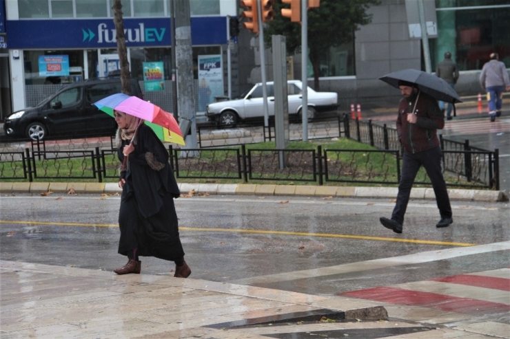 Meteoroloji Uyardı, Sağanak Etkili Oldu
