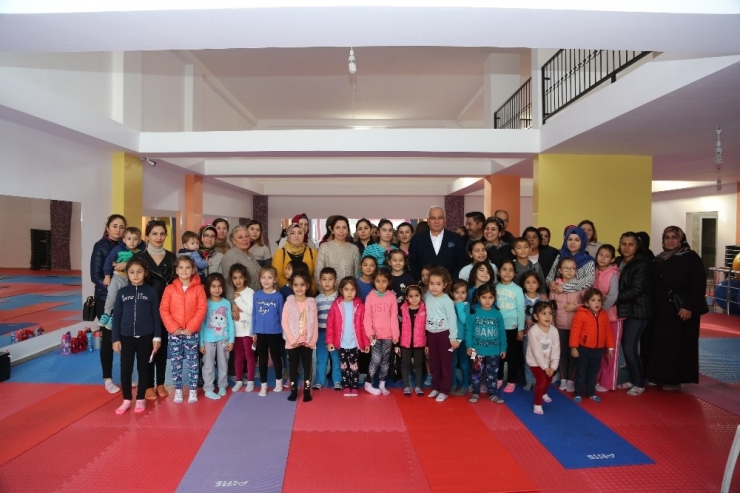 Erdemli Belediyesi’nden Gençlere Spor Desteği