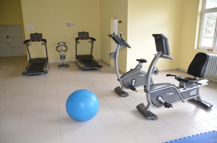 İstanbul Büyükşehir Belediyesinden Akseki’ye Spor Malzemesi Desteği