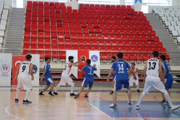 Kyk’lı Gençler Basketbol Turnuvasında Mücadele Etti