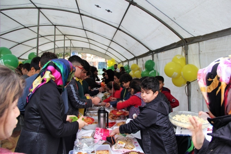 Lise Öğrencilerinden Anlamlı Davranış