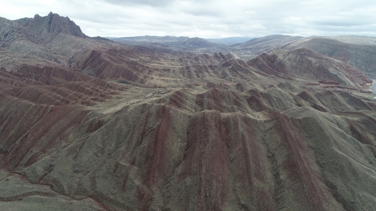 Emirhan Kayalıkları Estetik Görünümüyle Büyülüyor