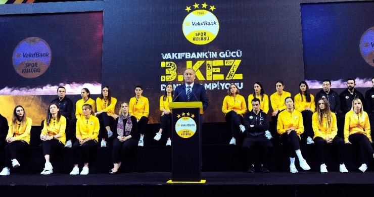 Dünya Şampiyonu Vakıfbank, Basınla Buluştu