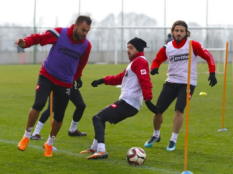 Sait Karafırtınalar: "Dış Faktörlerin Etkisi Büyük Ama Bizim De Hatalarımız Var"