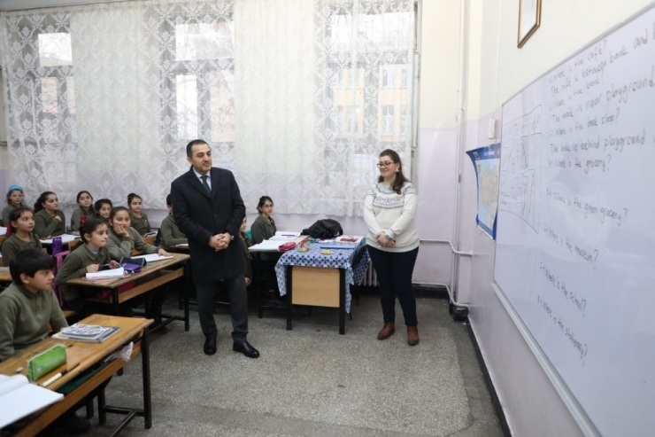 Vali Türker Öksüz, Okullarda Öğrencilerle Buluştu