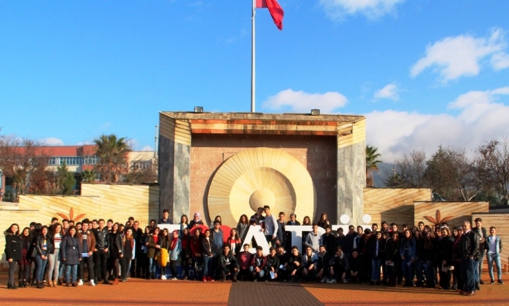 Liseli Öğrencilerin Gözdesi; Adü