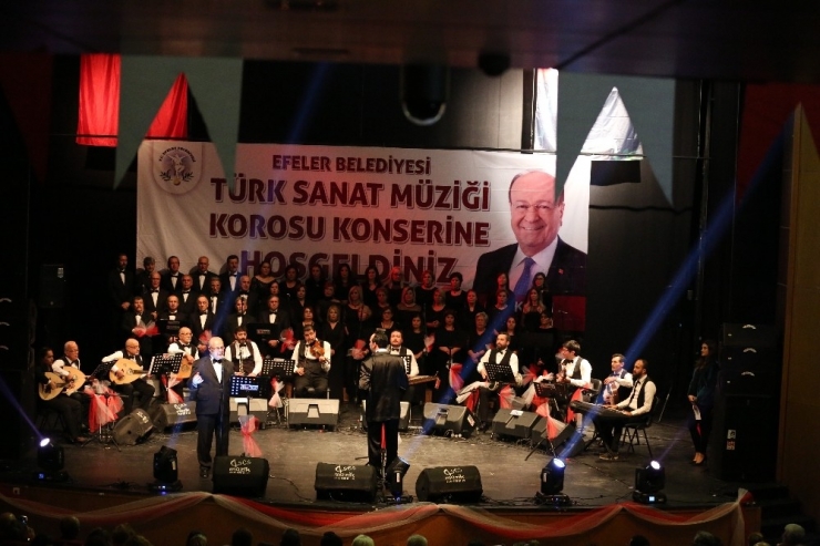 Zeki Müren Şarkıları Efeler Halkını Mest Etti