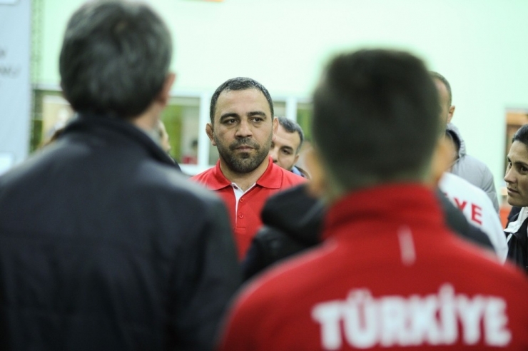 Hamza Yerlikaya, Badmintoncularla Antrenman Yaptı