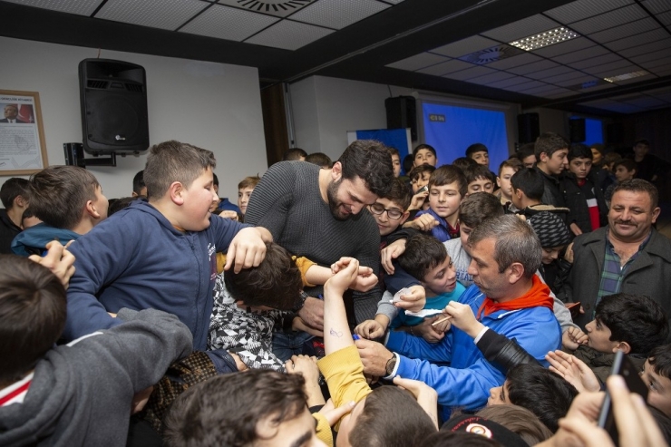 Son Şampiyon Gençlerle Buluştu