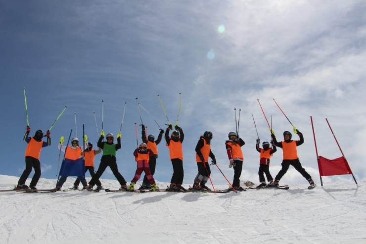 Hakkâri’de Kayak Sezonu Açılıyor