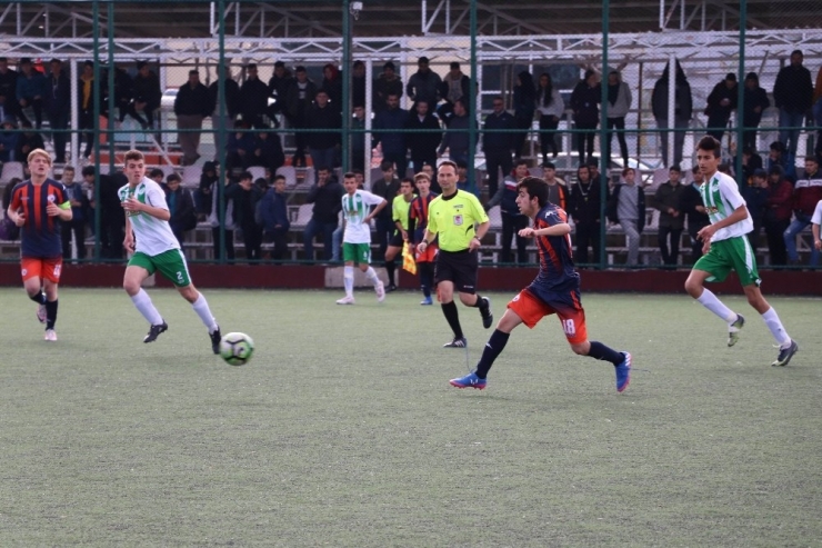 Karaman’da Futbol Genç Erkekler İl Birinciliği Müsabakaları Sona Erdi