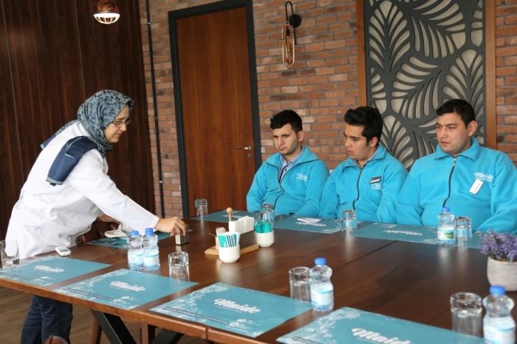 Ko-mek Servis Elamanları Yetiştiriyor