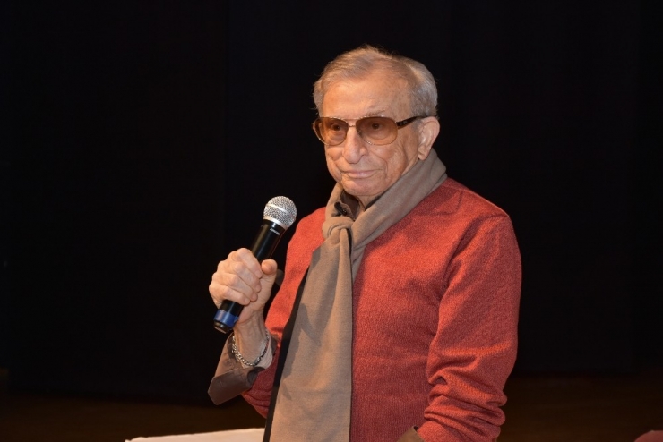 Usta Tiyatrocu Haldun Dormen Öğrencileri İle Buluştu