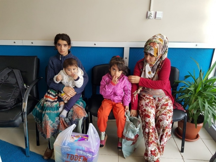 Kelebek Çocuklara Kışlık Mont Ve Bot Yardımı