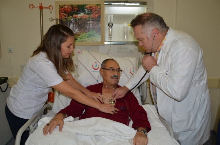 50 Yıldır Sigara İçen Kanser Hastası Operasyonla Sağlığına Kavuştu