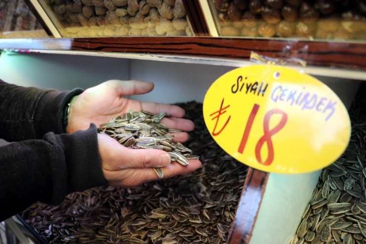 Çin Çekirdeği Kuruyemişçileri Sevindirdi