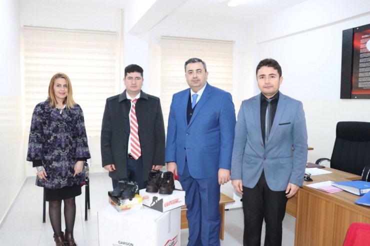 Kırkağaçlı 236 İhtiyaç Sahibi Çocuğa Ayakkabı Yardımı Yapıldı