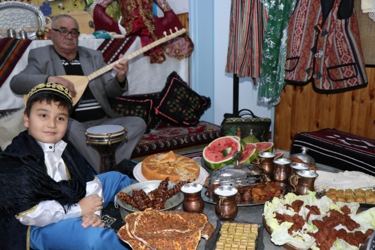 Türkiye’yi Okullarına Getirdiler