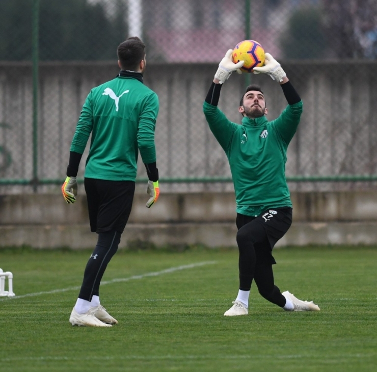 Bursaspor 6 Maç Aradan Sonra Kalesini Gole Kapattı