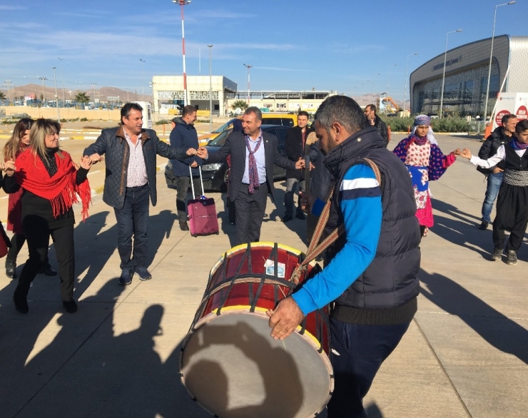 Hekimoğlu Trabzon Kafilesi Mardin’de Coşkuyla Karşılandı