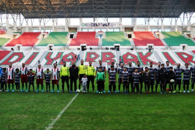 Diyarbakır’da Gösteri Maçı Düzenlendi