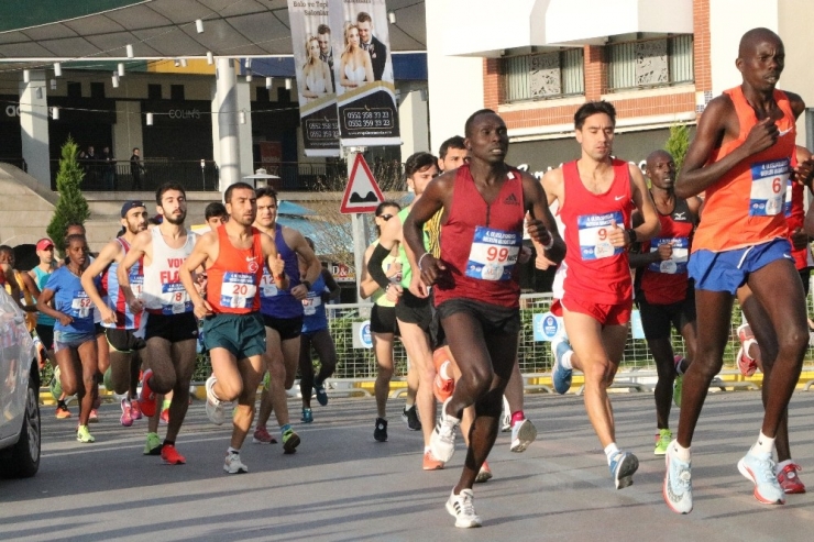 Uluslararası Mersin Maratonu Başladı