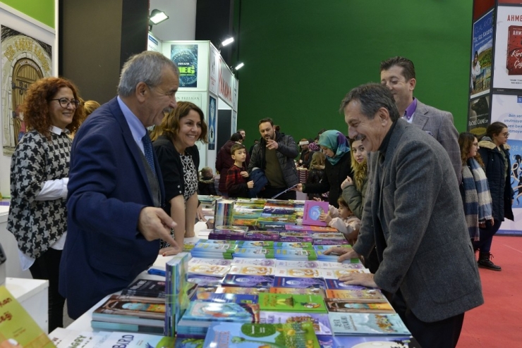 Başkan Ataç’tan Eskişehir Kitap Fuarı’na Ziyaret