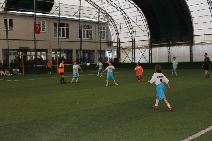 Adapazarı’nda Miniklerin Futbol Coşkusu Devam Ediyor