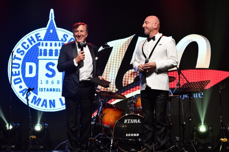 Alman Lisesi Mezunlarından Bülent Eczacıbaşı’na Sürpriz