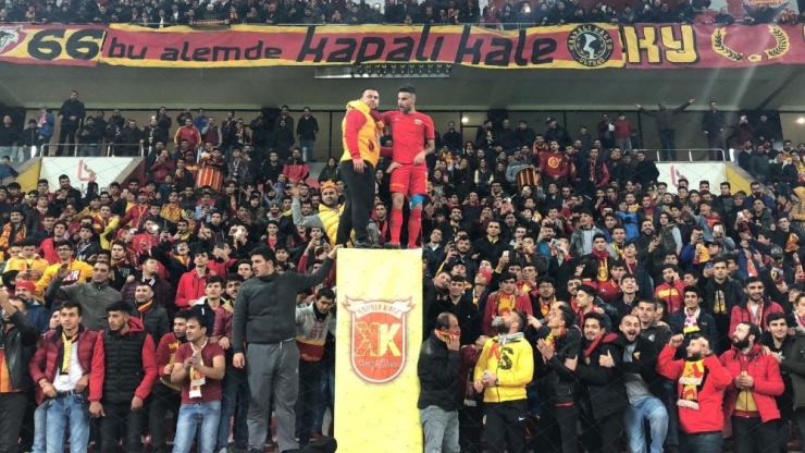 Deniz Bir Döndü Pir Döndü