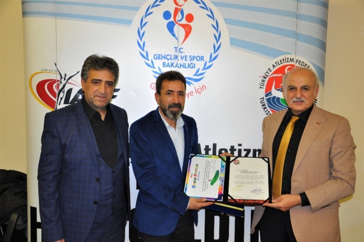 Gaziantep’te Çocuk Atletizm Şöleni