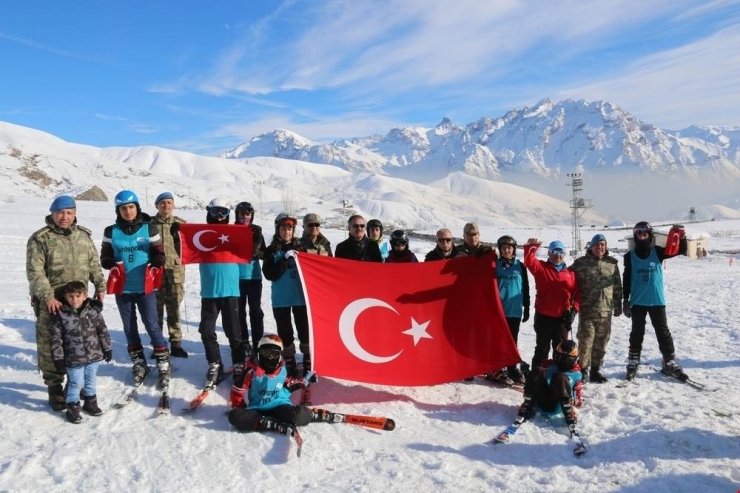 Hakkari’de ‘Dağ Evi Ve Kayak Sezonu’ Açılışı