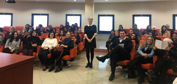 İzmit’te İş Kadınlara Eğitim Semineri Verildi