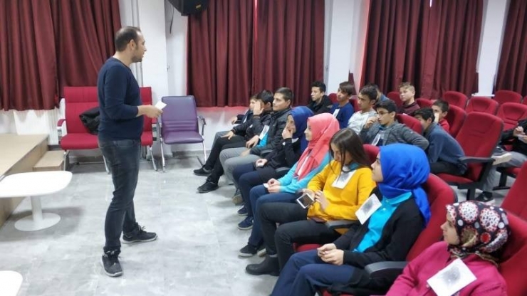 Lise Öğrencilerine Bağımlılıkla Mücadele Eğitimi