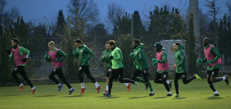 Atiker Konyaspor, Akhisarspor Maçı Hazırlıklarına Başladı