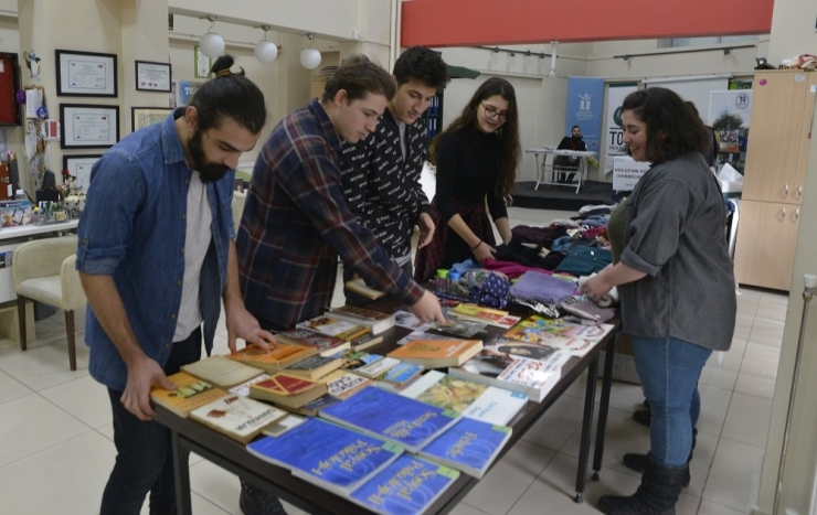 Tüketim Çılgınlığına Dikkat Çektiler