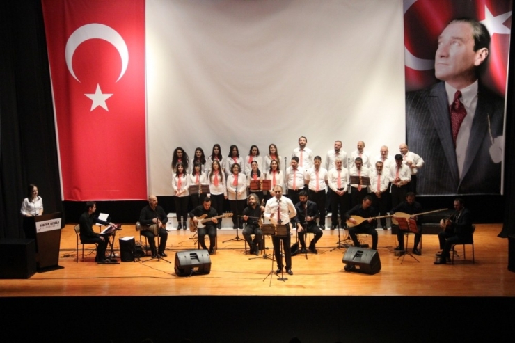 Kanser Tedavisi Gören Öğrencisi İçin Konser Düzenledi