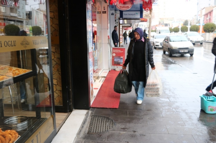 33 Yaşındaki 3 Çocuk Annesinin Azmi Örnek Oluyor