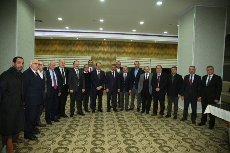 Bayburt Üniversitesi Kalkındırma Vakfı Olağanüstü Toplandı