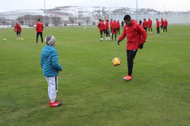 Hakan Keleş: "Galatasaray’ı Yenmek İçin Elimizden Geleni Yapacağız"