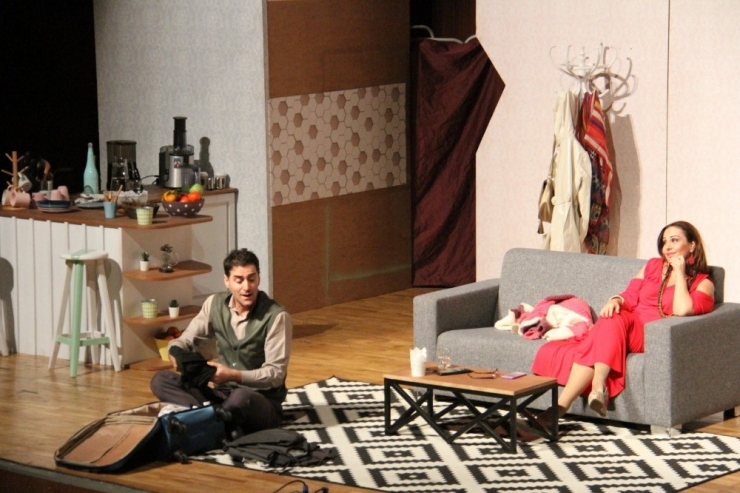 ‘Bavul’ Diyarbakır’da Sahnelendi