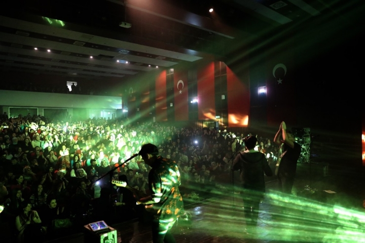 Mardinli Gençler Grup 84 Konseri İle Coştu